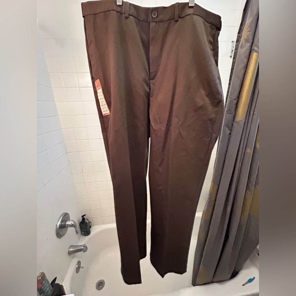 NWT Haggar Classic Fit Work-to-Weekend Khaki Pants – Brown “Bean” – Size 42x32